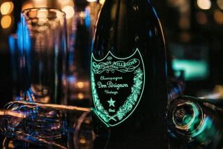 Geschichte des Champagners: von Dom Perignon bis zur Weltmarke
