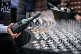 Extra Brut Champagner: maximal 6 g Restzucker, pur und mineralisch