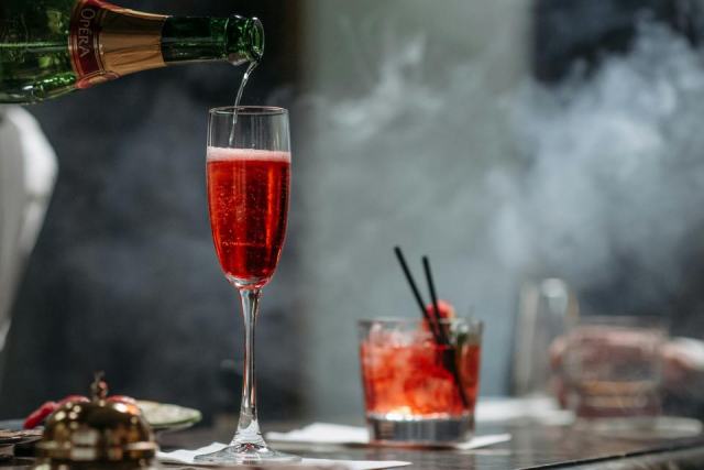 Champagner-Cocktails: Rezepte und Tipps fuer die klassischen Mischungen
